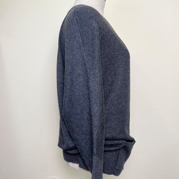 GAP Gray Button-Front 3/4 Sleeve V-Neck Cardigan Sweater Size Large - Picture 4 of 6